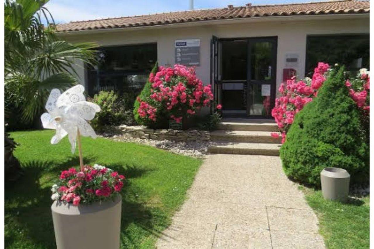 Hôtel-Restaurant Kyriad Cap Sud Avignon Exterior foto