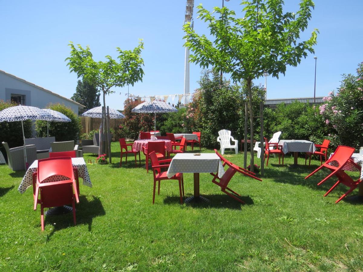 Hôtel-Restaurant Kyriad Cap Sud Avignon Exterior foto